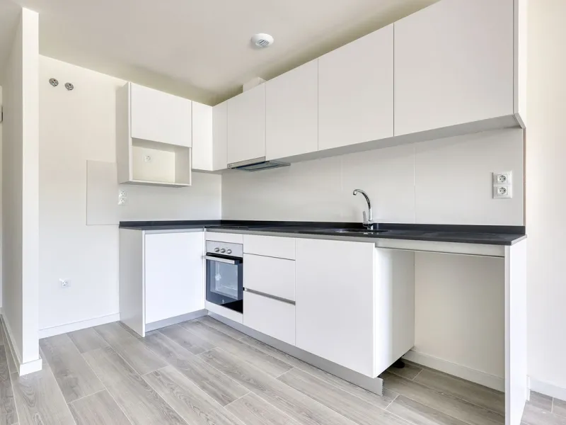 VALLE ROMANO BRAND NEW GARDEN APARTMENT - This recently handed over two bedroom garden apartment located in Habitat Valle Romano with private garden and terrace with master en-suite shower room, bedroom two, guest shower room, open plan living / dining an