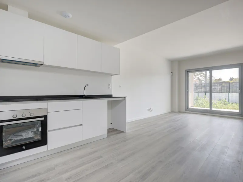 VALLE ROMANO BRAND NEW GARDEN APARTMENT - This recently handed over two bedroom garden apartment located in Habitat Valle Romano with private garden and terrace with master en-suite shower room, bedroom two, guest shower room, open plan living / dining an