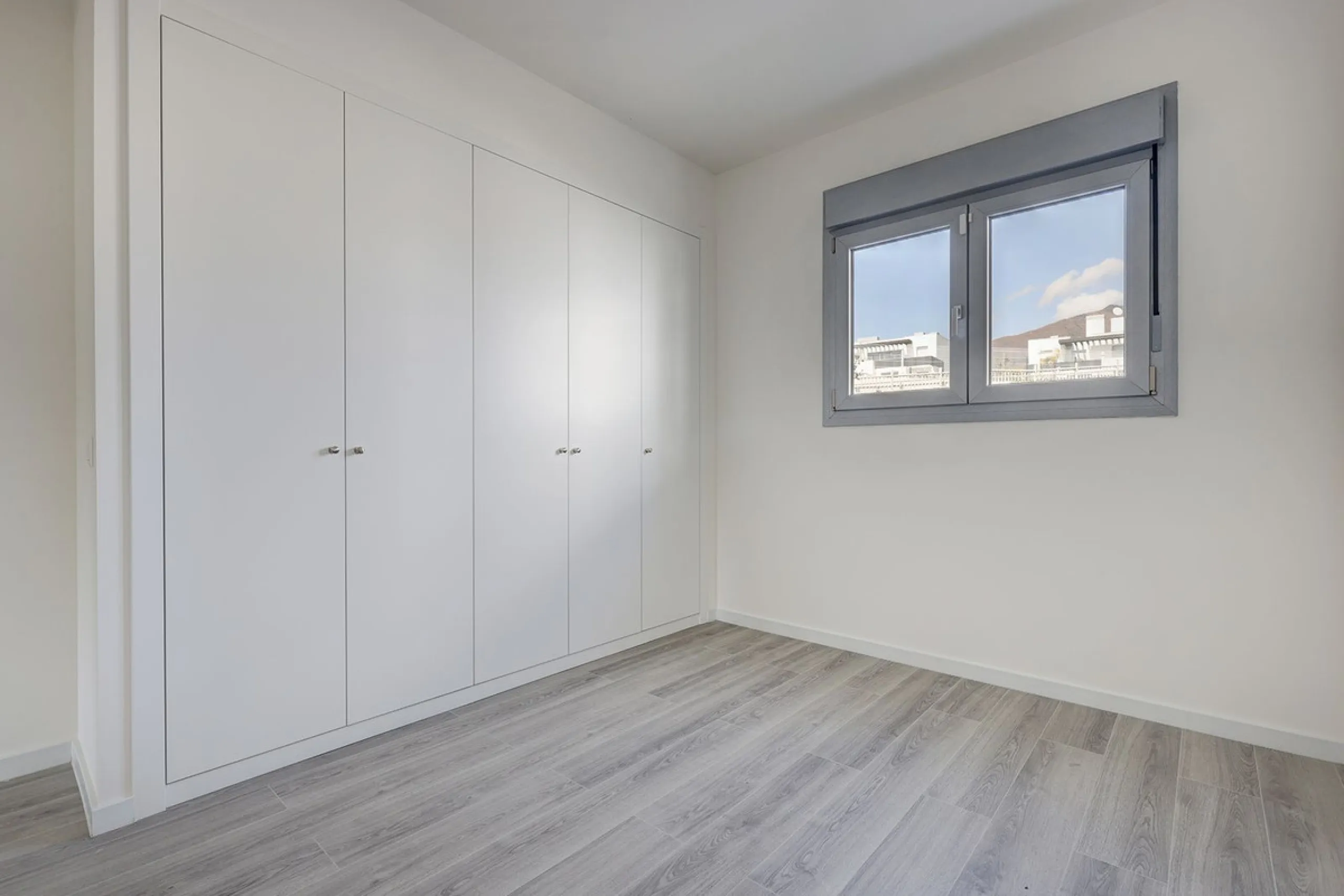 VALLE ROMANO BRAND NEW GARDEN APARTMENT - This recently handed over two bedroom garden apartment located in Habitat Valle Romano with private garden and terrace with master en-suite shower room, bedroom two, guest shower room, open plan living / dining an