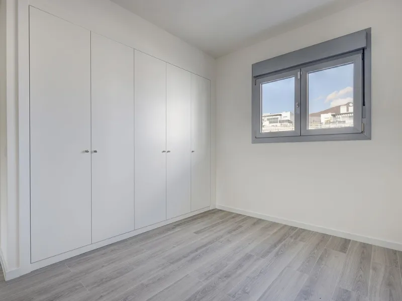 VALLE ROMANO BRAND NEW GARDEN APARTMENT - This recently handed over two bedroom garden apartment located in Habitat Valle Romano with private garden and terrace with master en-suite shower room, bedroom two, guest shower room, open plan living / dining an