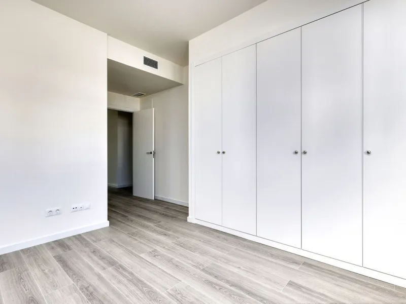 VALLE ROMANO BRAND NEW GARDEN APARTMENT - This recently handed over two bedroom garden apartment located in Habitat Valle Romano with private garden and terrace with master en-suite shower room, bedroom two, guest shower room, open plan living / dining an