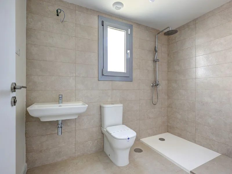 VALLE ROMANO BRAND NEW GARDEN APARTMENT - This recently handed over two bedroom garden apartment located in Habitat Valle Romano with private garden and terrace with master en-suite shower room, bedroom two, guest shower room, open plan living / dining an