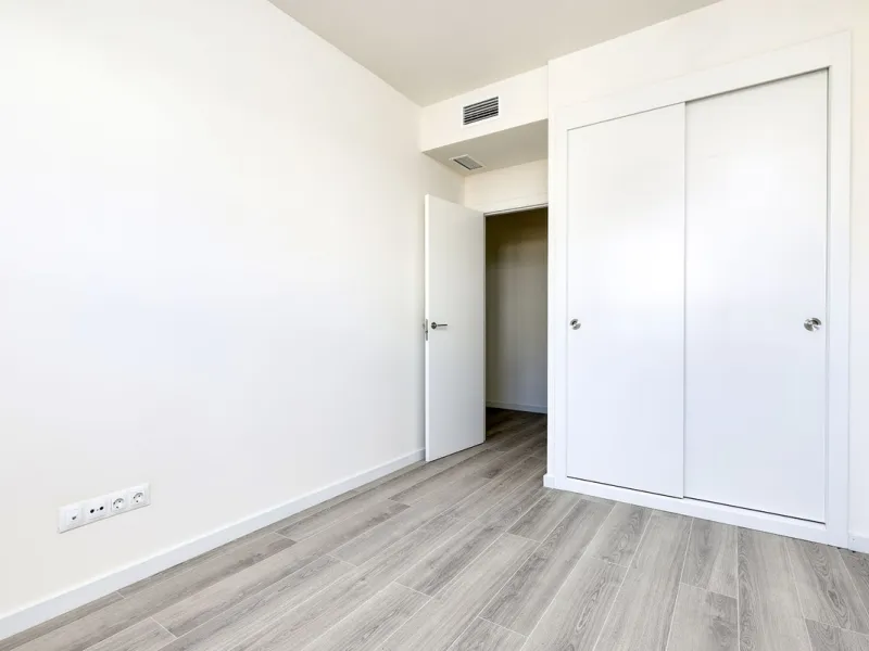 VALLE ROMANO BRAND NEW GARDEN APARTMENT - This recently handed over two bedroom garden apartment located in Habitat Valle Romano with private garden and terrace with master en-suite shower room, bedroom two, guest shower room, open plan living / dining an