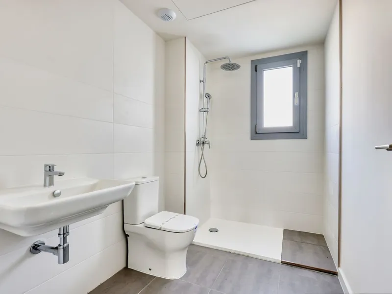 VALLE ROMANO BRAND NEW GARDEN APARTMENT - This recently handed over two bedroom garden apartment located in Habitat Valle Romano with private garden and terrace with master en-suite shower room, bedroom two, guest shower room, open plan living / dining an