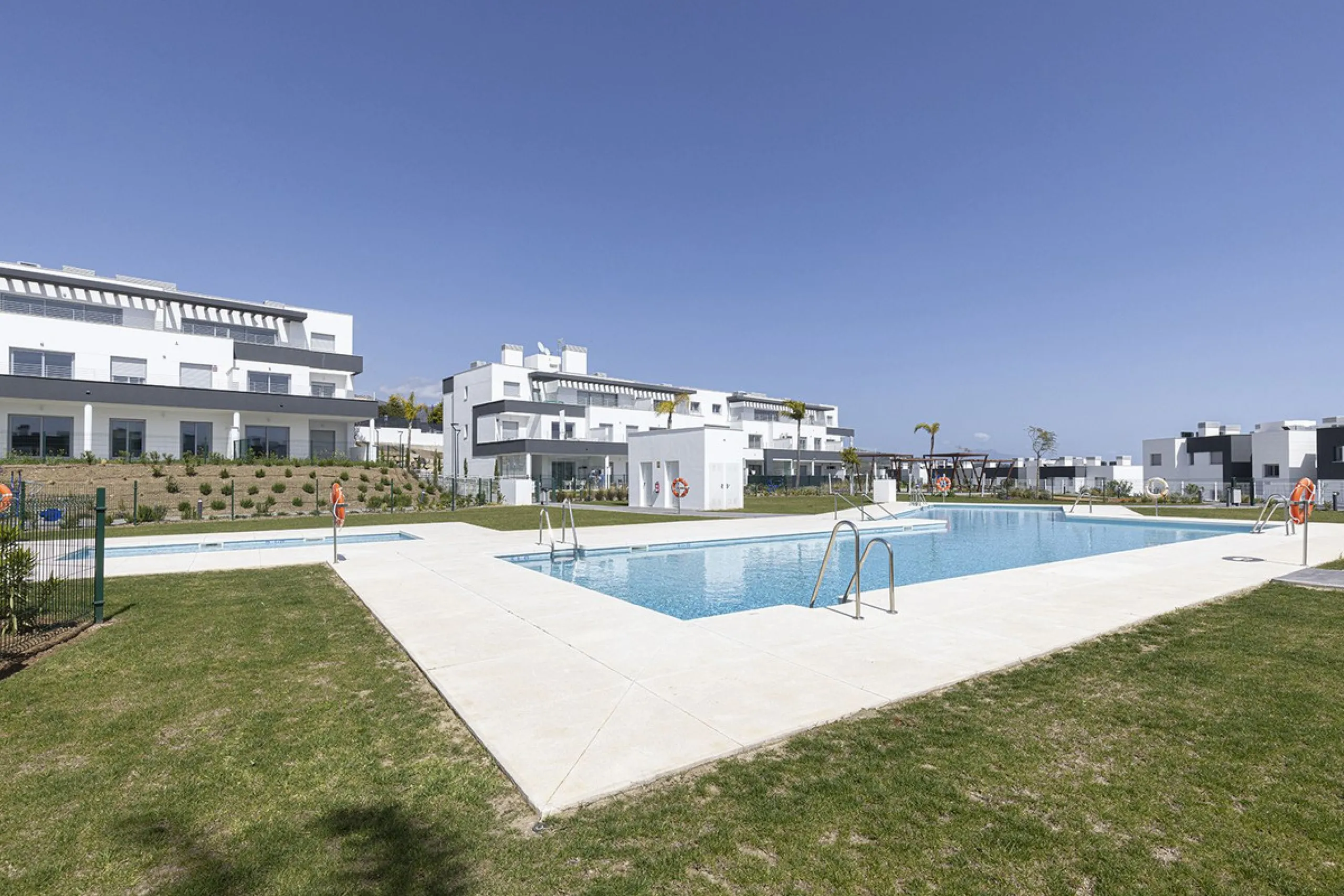 VALLE ROMANO BRAND NEW GARDEN APARTMENT - This recently handed over two bedroom garden apartment located in Habitat Valle Romano with private garden and terrace with master en-suite shower room, bedroom two, guest shower room, open plan living / dining an