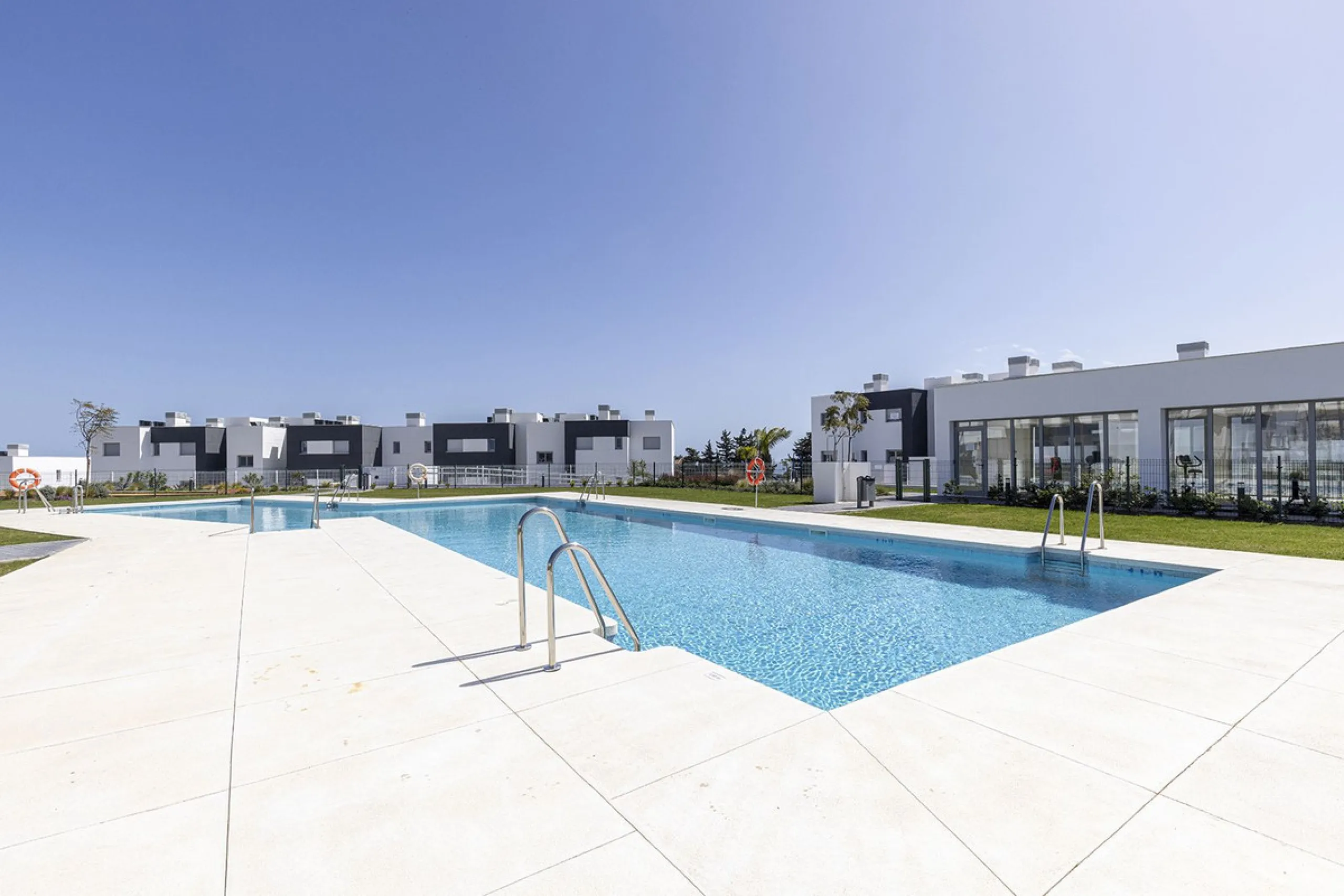 VALLE ROMANO BRAND NEW GARDEN APARTMENT - This recently handed over two bedroom garden apartment located in Habitat Valle Romano with private garden and terrace with master en-suite shower room, bedroom two, guest shower room, open plan living / dining an