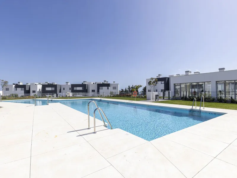 VALLE ROMANO BRAND NEW GARDEN APARTMENT - This recently handed over two bedroom garden apartment located in Habitat Valle Romano with private garden and terrace with master en-suite shower room, bedroom two, guest shower room, open plan living / dining an