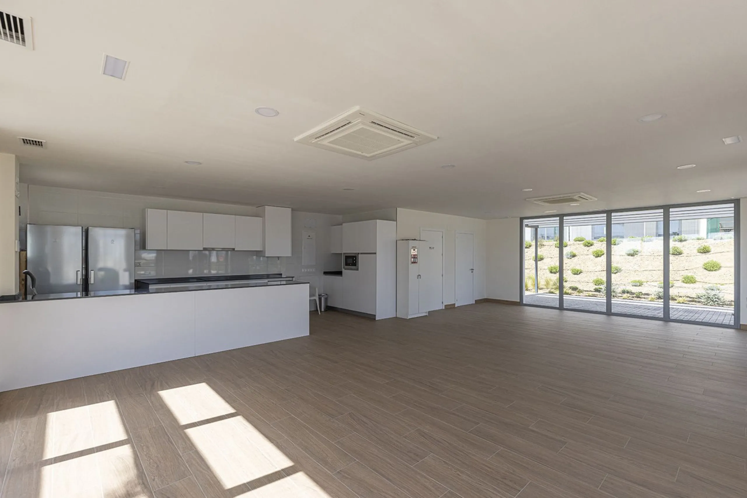 VALLE ROMANO BRAND NEW GARDEN APARTMENT - This recently handed over two bedroom garden apartment located in Habitat Valle Romano with private garden and terrace with master en-suite shower room, bedroom two, guest shower room, open plan living / dining an