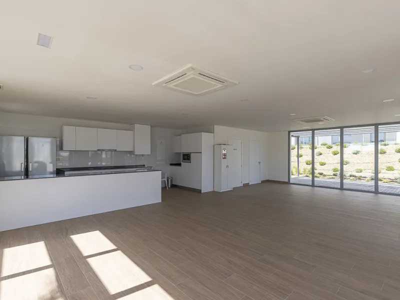VALLE ROMANO BRAND NEW GARDEN APARTMENT - This recently handed over two bedroom garden apartment located in Habitat Valle Romano with private garden and terrace with master en-suite shower room, bedroom two, guest shower room, open plan living / dining an