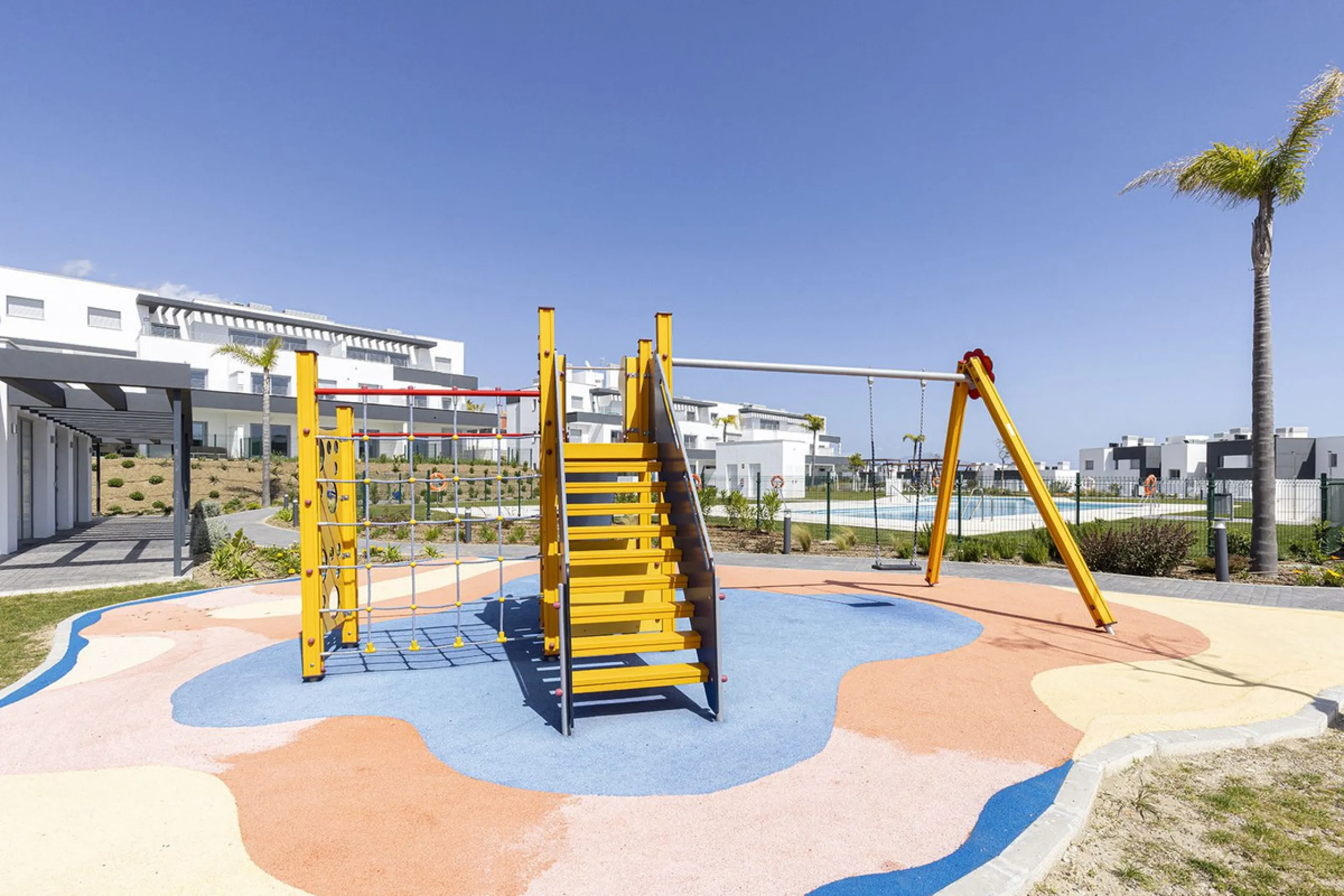 VALLE ROMANO BRAND NEW GARDEN APARTMENT - This recently handed over two bedroom garden apartment located in Habitat Valle Romano with private garden and terrace with master en-suite shower room, bedroom two, guest shower room, open plan living / dining an