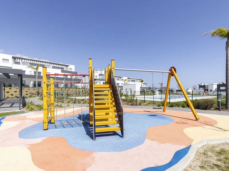 VALLE ROMANO BRAND NEW GARDEN APARTMENT - This recently handed over two bedroom garden apartment located in Habitat Valle Romano with private garden and terrace with master en-suite shower room, bedroom two, guest shower room, open plan living / dining an