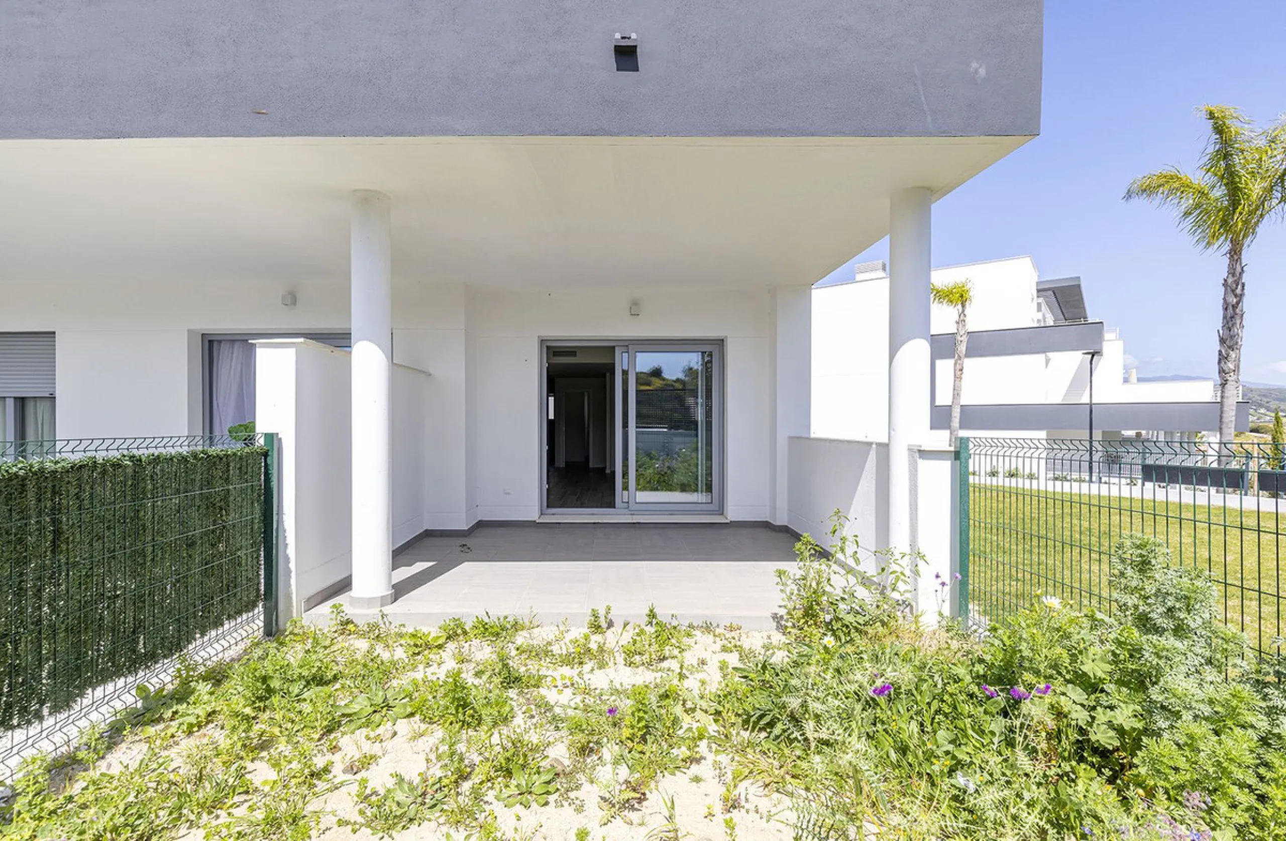 VALLE ROMANO BRAND NEW GARDEN APARTMENT - This recently handed over two bedroom garden apartment located in Habitat Valle Romano with private garden and terrace with master en-suite shower room, bedroom two, guest shower room, open plan living / dining an