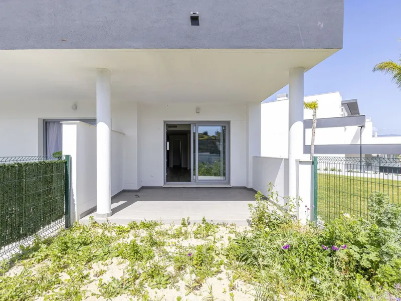 VALLE ROMANO BRAND NEW GARDEN APARTMENT - This recently handed over two bedroom garden apartment located in Habitat Valle Romano with private garden and terrace with master en-suite shower room, bedroom two, guest shower room, open plan living / dining an