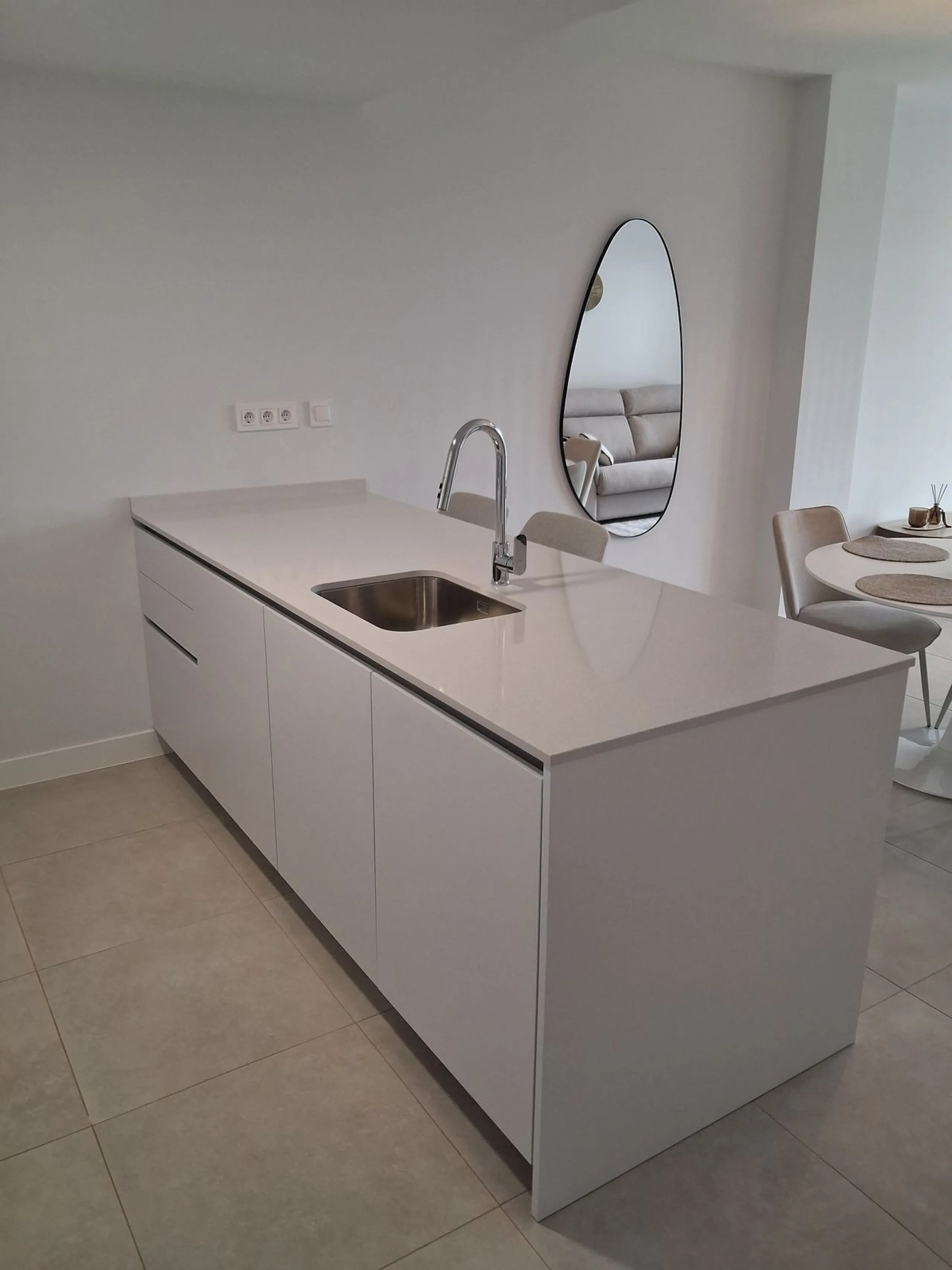 Apartment - Ground Floor Apartment в продаже в Estepona, Málaga. В доме 1 спален и 1 ванных комнат. Площадь дома 72 м². Площадь участка 27 м²