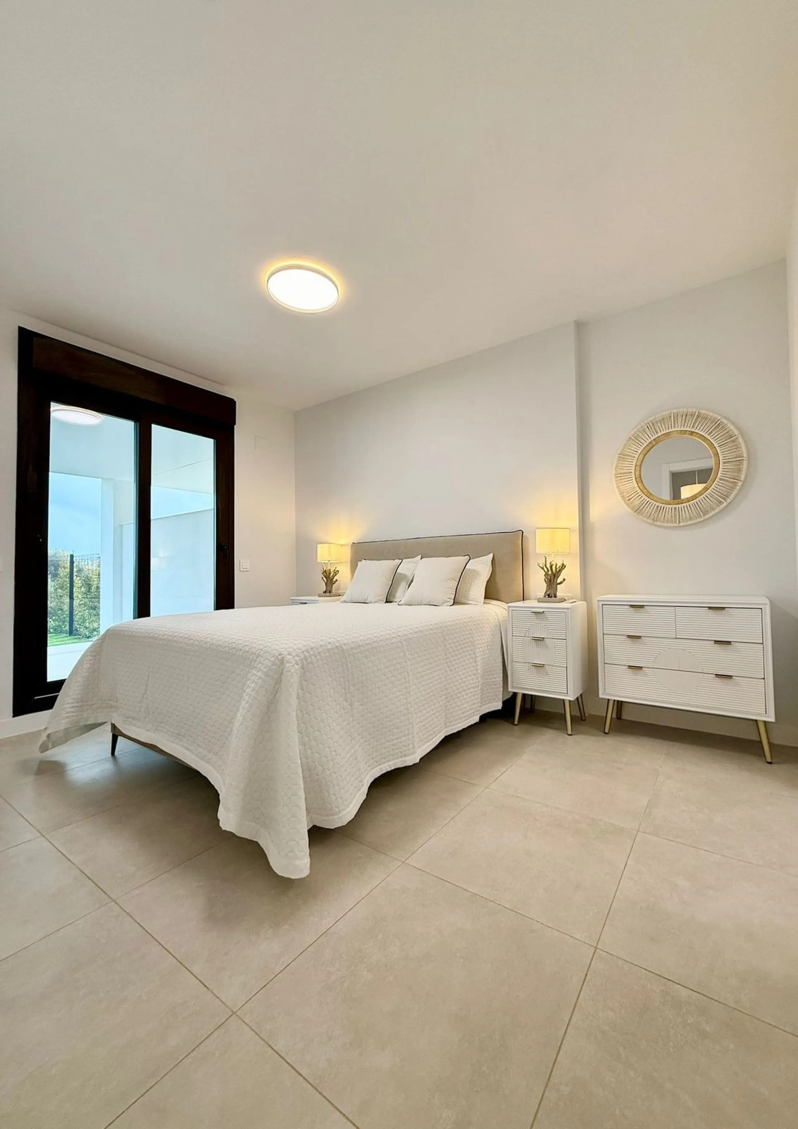 Apartment - Ground Floor Apartment в продаже в Estepona, Málaga. В доме 1 спален и 1 ванных комнат. Площадь дома 72 м². Площадь участка 27 м²