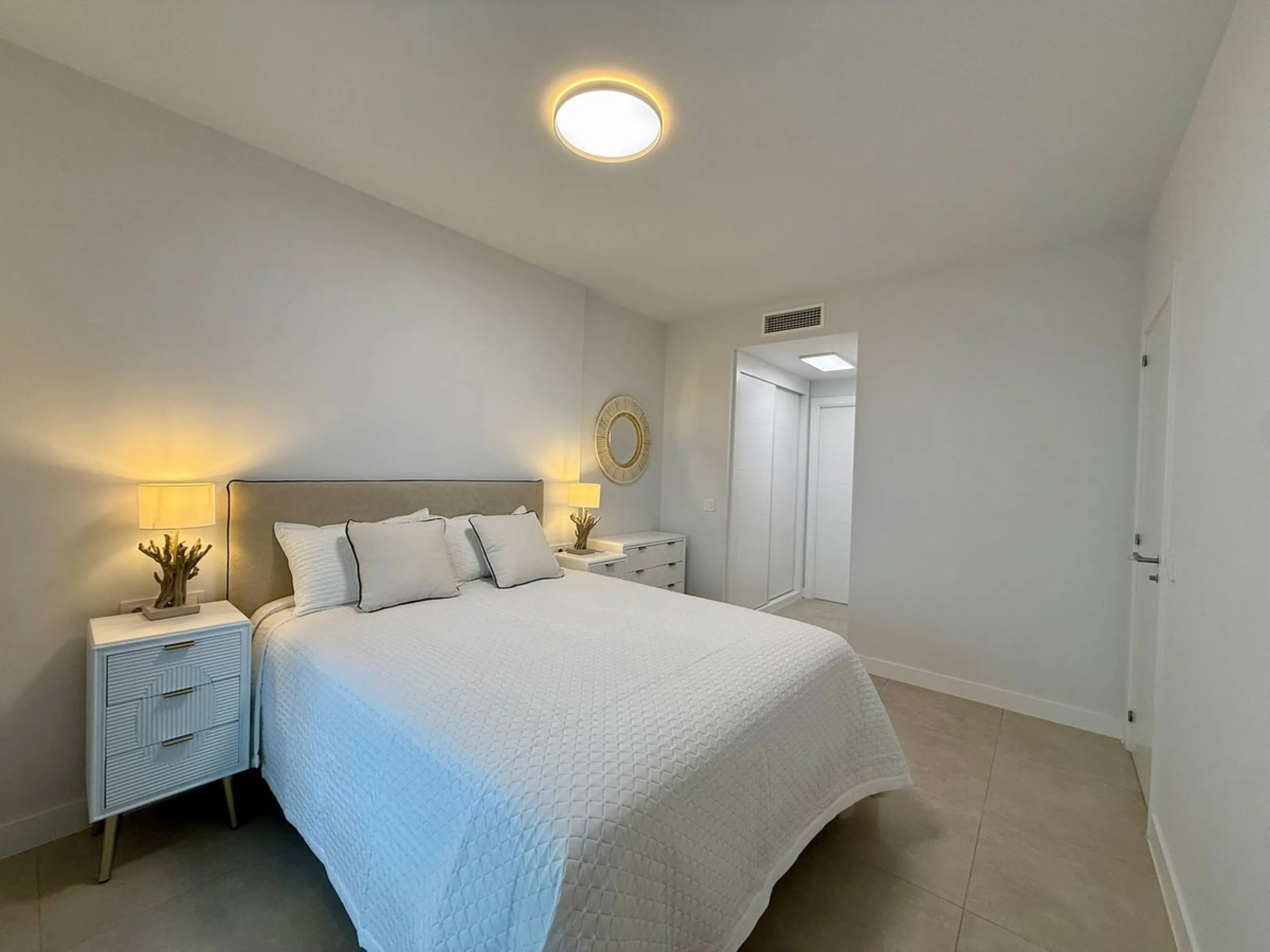 Apartment - Ground Floor Apartment в продаже в Estepona, Málaga. В доме 1 спален и 1 ванных комнат. Площадь дома 72 м². Площадь участка 27 м²