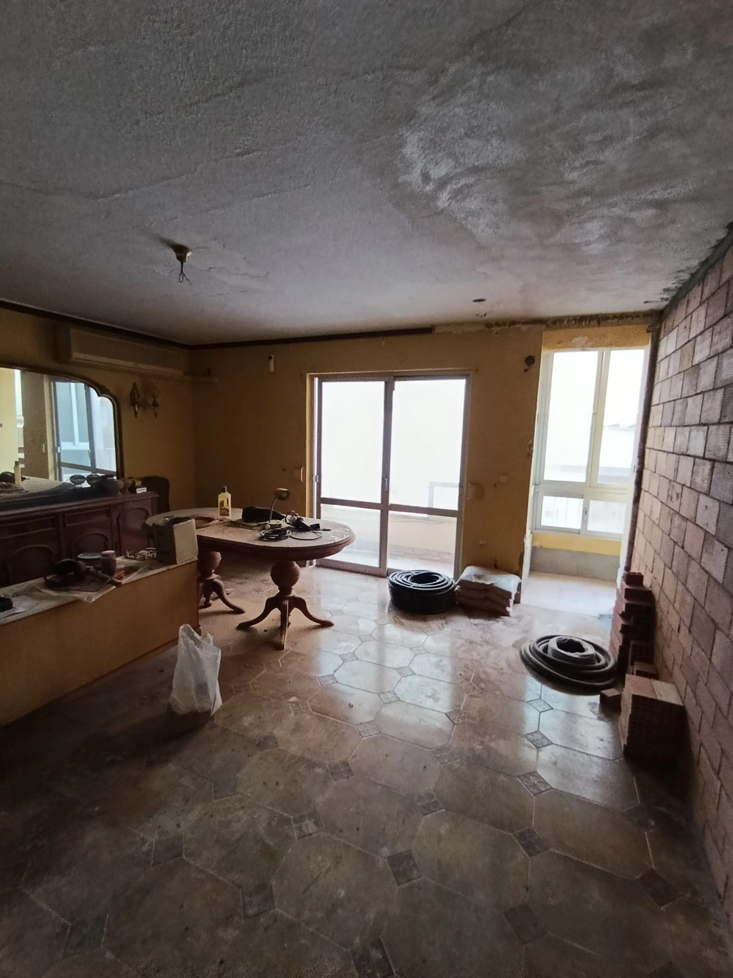 INVESTOR OPPORTUNITY: WHOLE BUILDING FOR REFURBISHMENT IN FUENGIROLA - 150M FROM THE SEA**