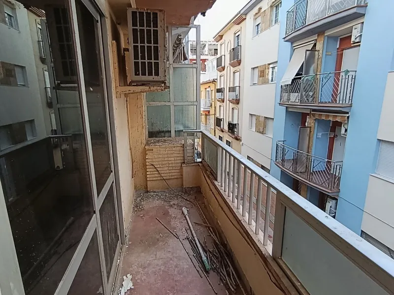INVESTOR OPPORTUNITY: WHOLE BUILDING FOR REFURBISHMENT IN FUENGIROLA - 150M FROM THE SEA**