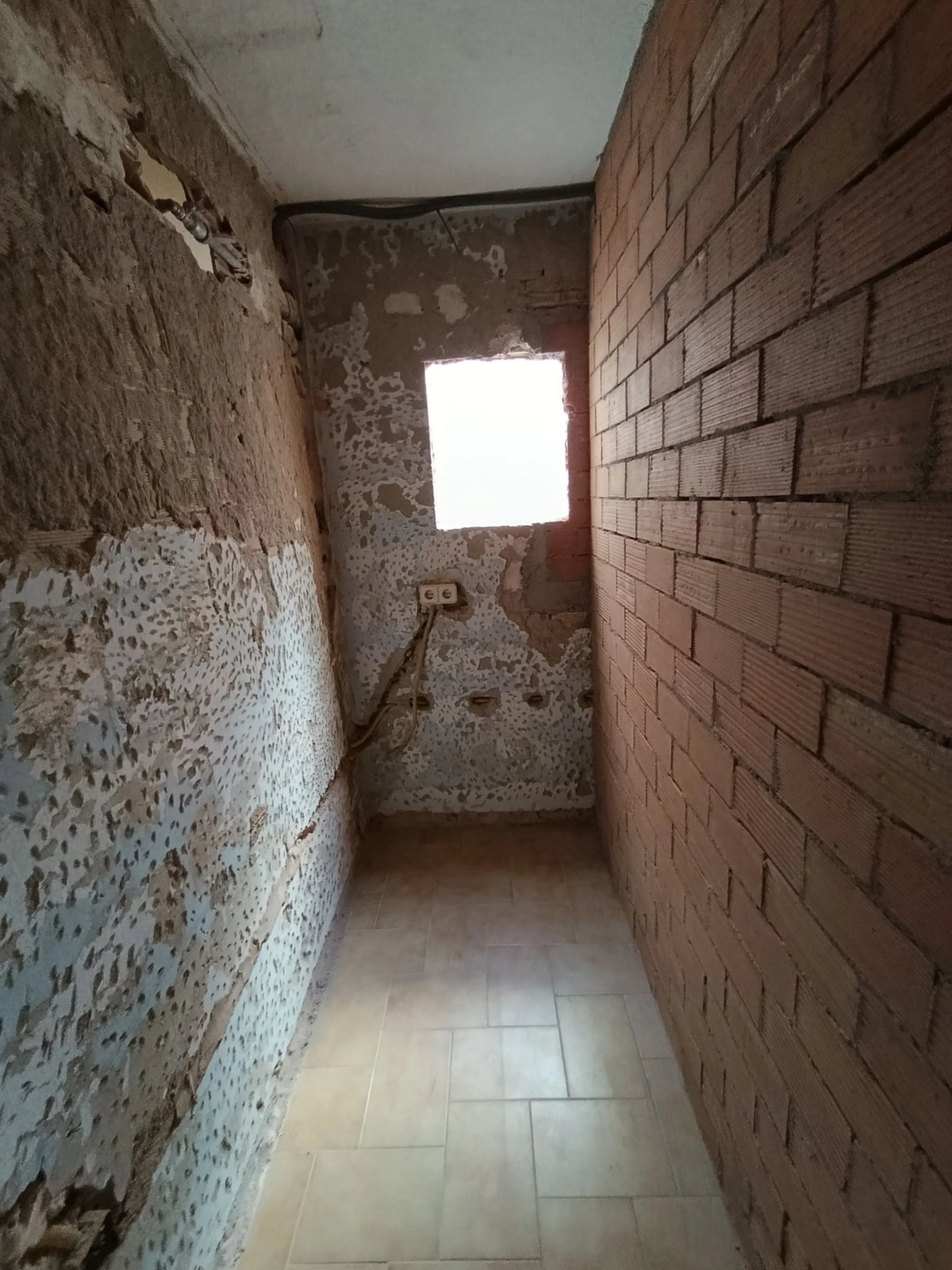 INVESTOR OPPORTUNITY: WHOLE BUILDING FOR REFURBISHMENT IN FUENGIROLA - 150M FROM THE SEA**