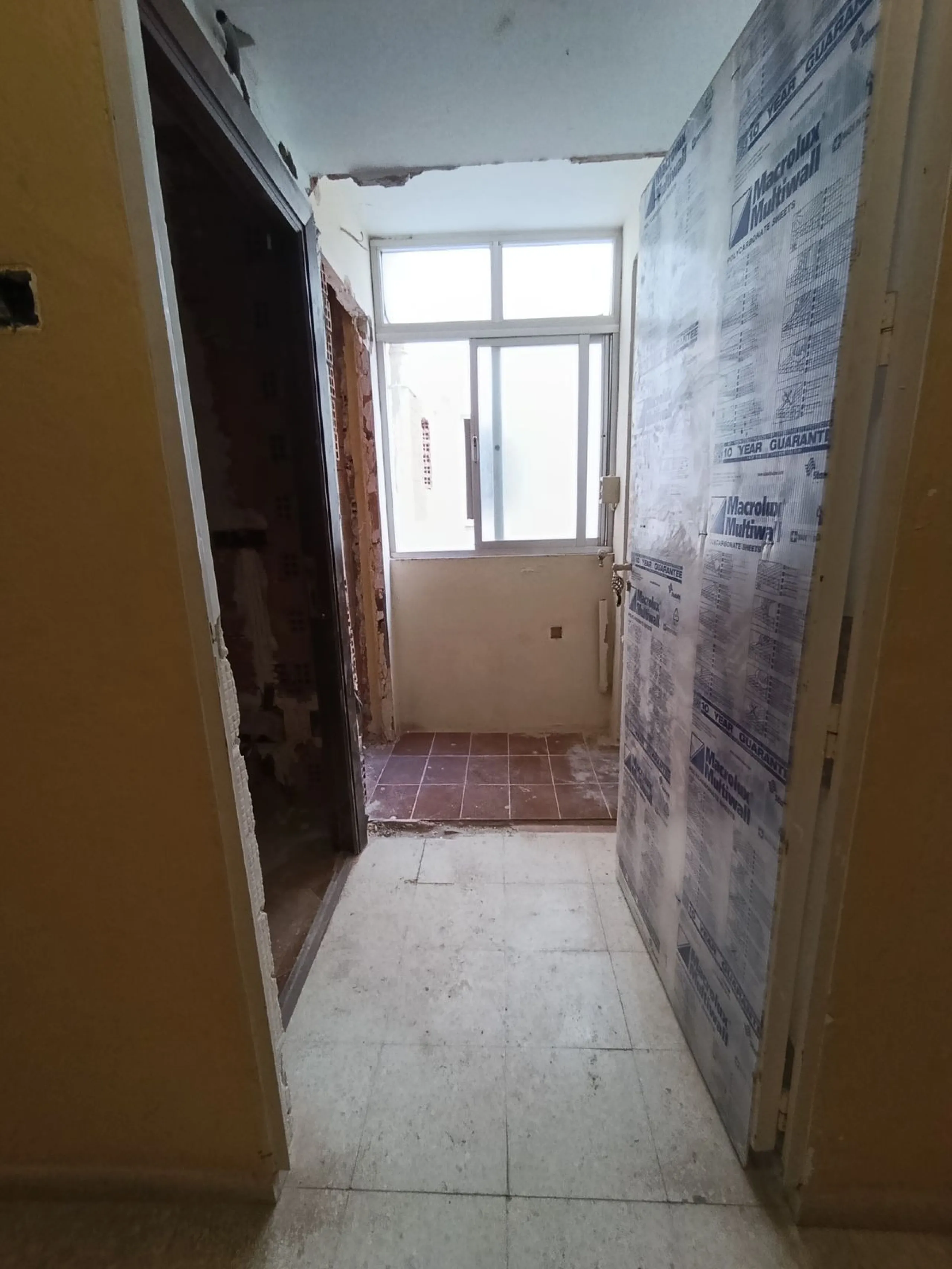 INVESTOR OPPORTUNITY: WHOLE BUILDING FOR REFURBISHMENT IN FUENGIROLA - 150M FROM THE SEA**