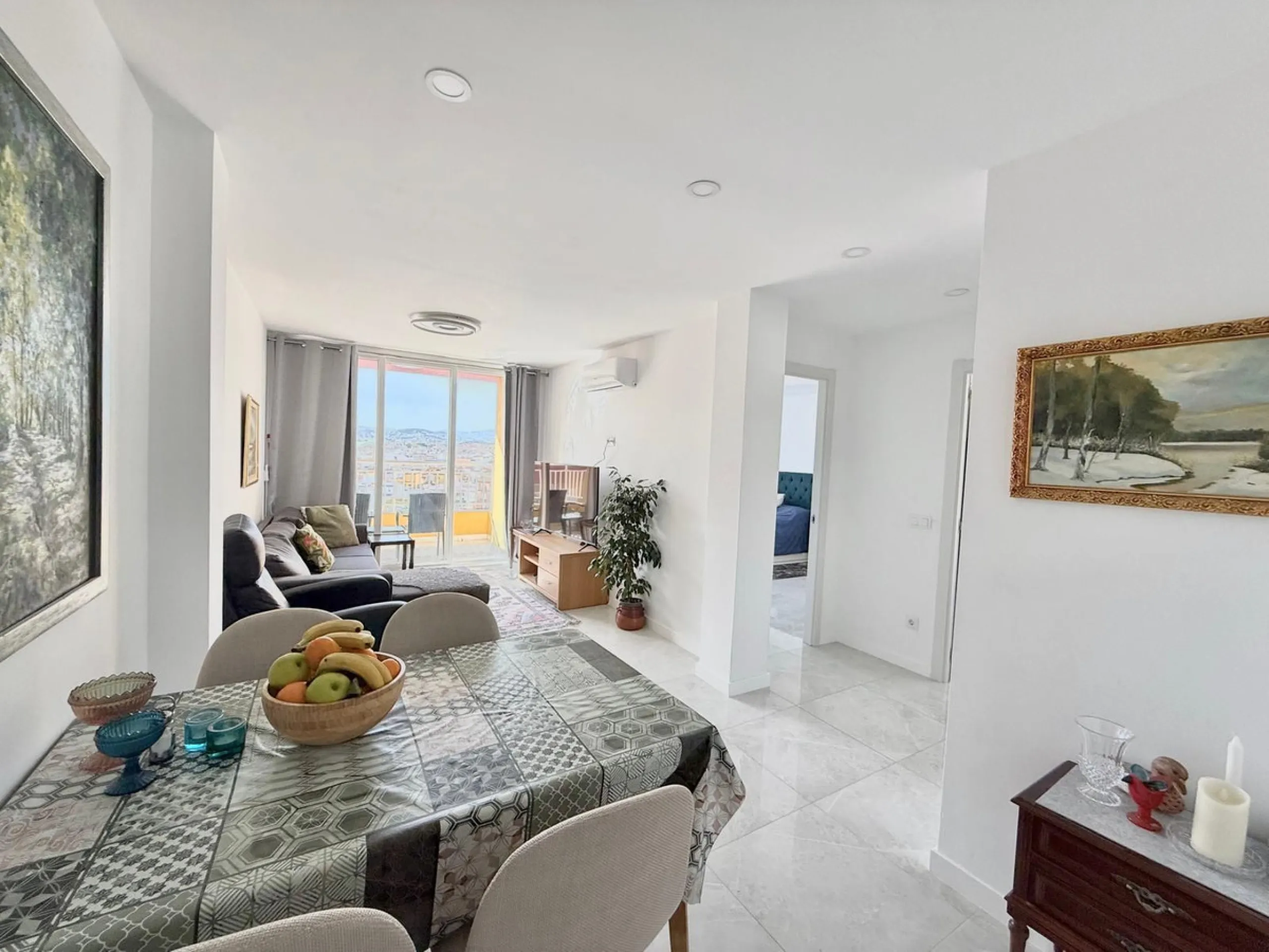 .Top-Floor Apartment in the Heart of Fuengirola with Open Views & Afternoon Sun