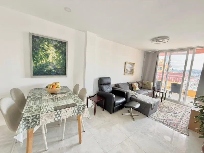 .Top-Floor Apartment in the Heart of Fuengirola with Open Views & Afternoon Sun