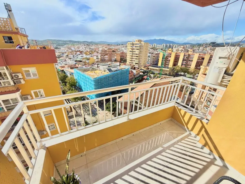 .Top-Floor Apartment in the Heart of Fuengirola with Open Views & Afternoon Sun