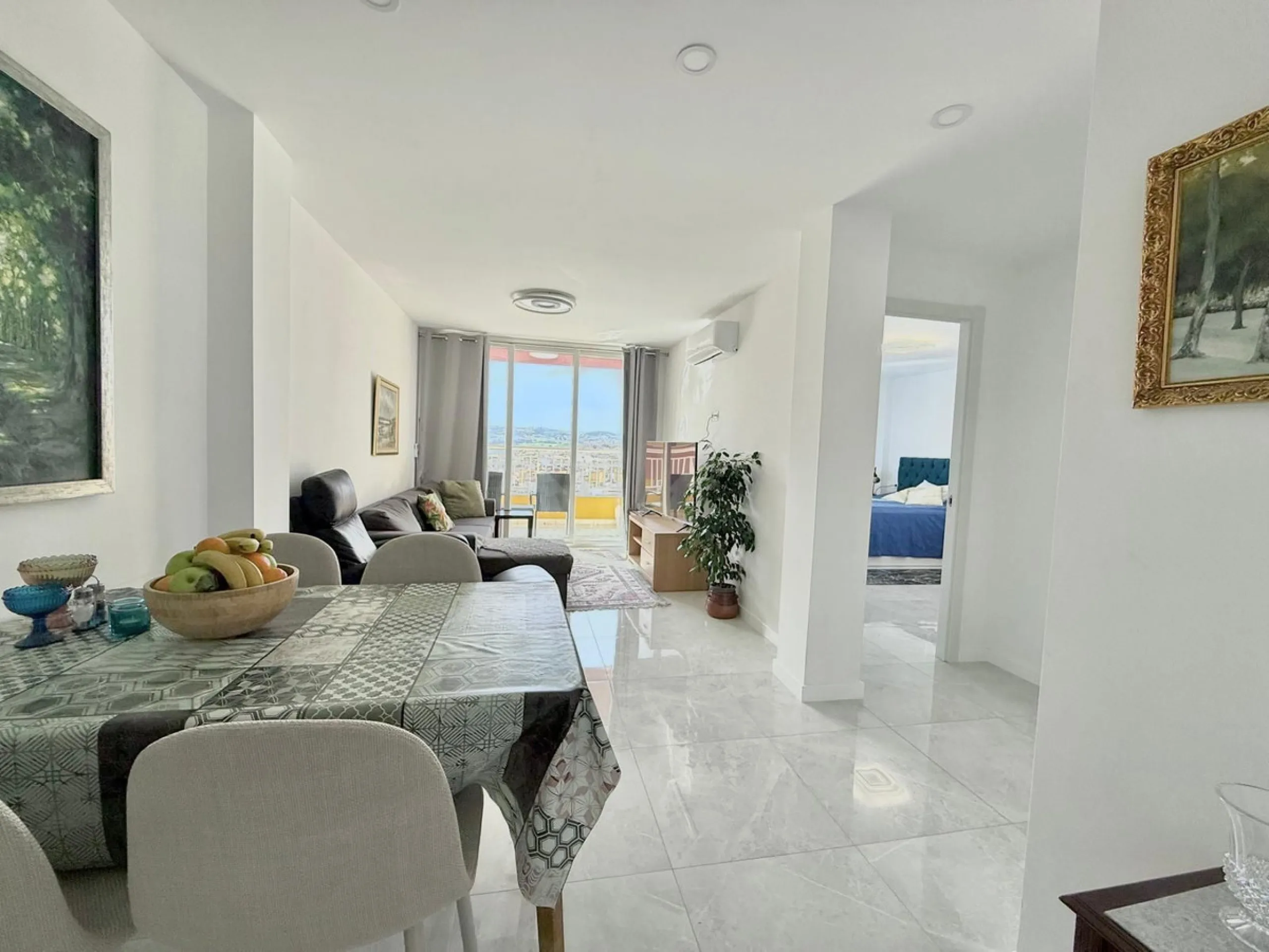 .Top-Floor Apartment in the Heart of Fuengirola with Open Views & Afternoon Sun