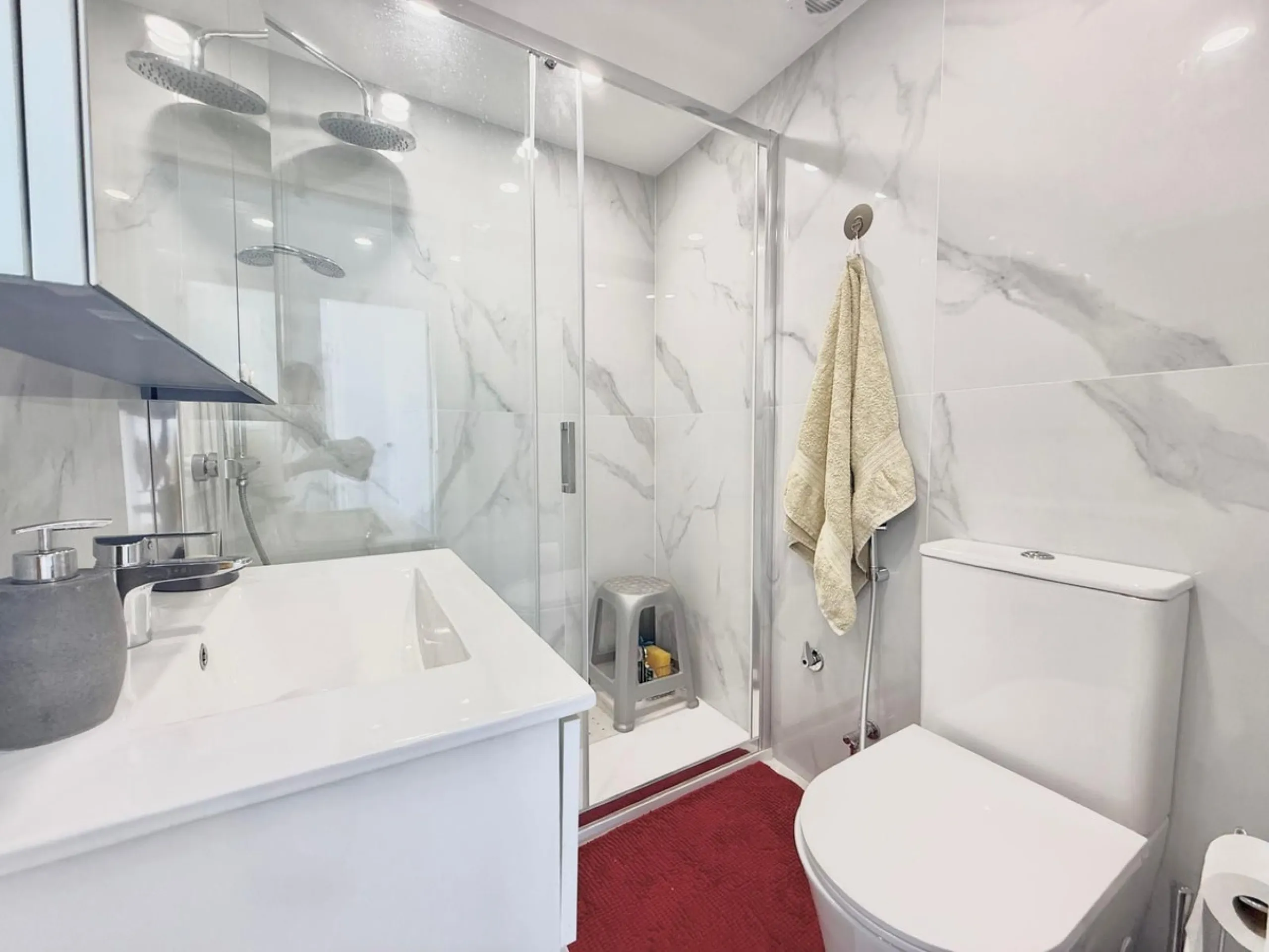.Top-Floor Apartment in the Heart of Fuengirola with Open Views & Afternoon Sun