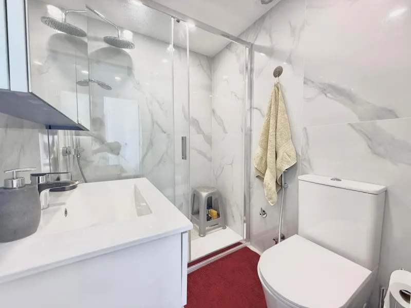 .Top-Floor Apartment in the Heart of Fuengirola with Open Views & Afternoon Sun