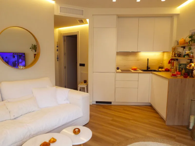 Beautiful and charming apartment for sale in the centre of Estepona, located just a few metres from the iconic La Rada beach, in one of the most sought-after and privileged areas of the town.