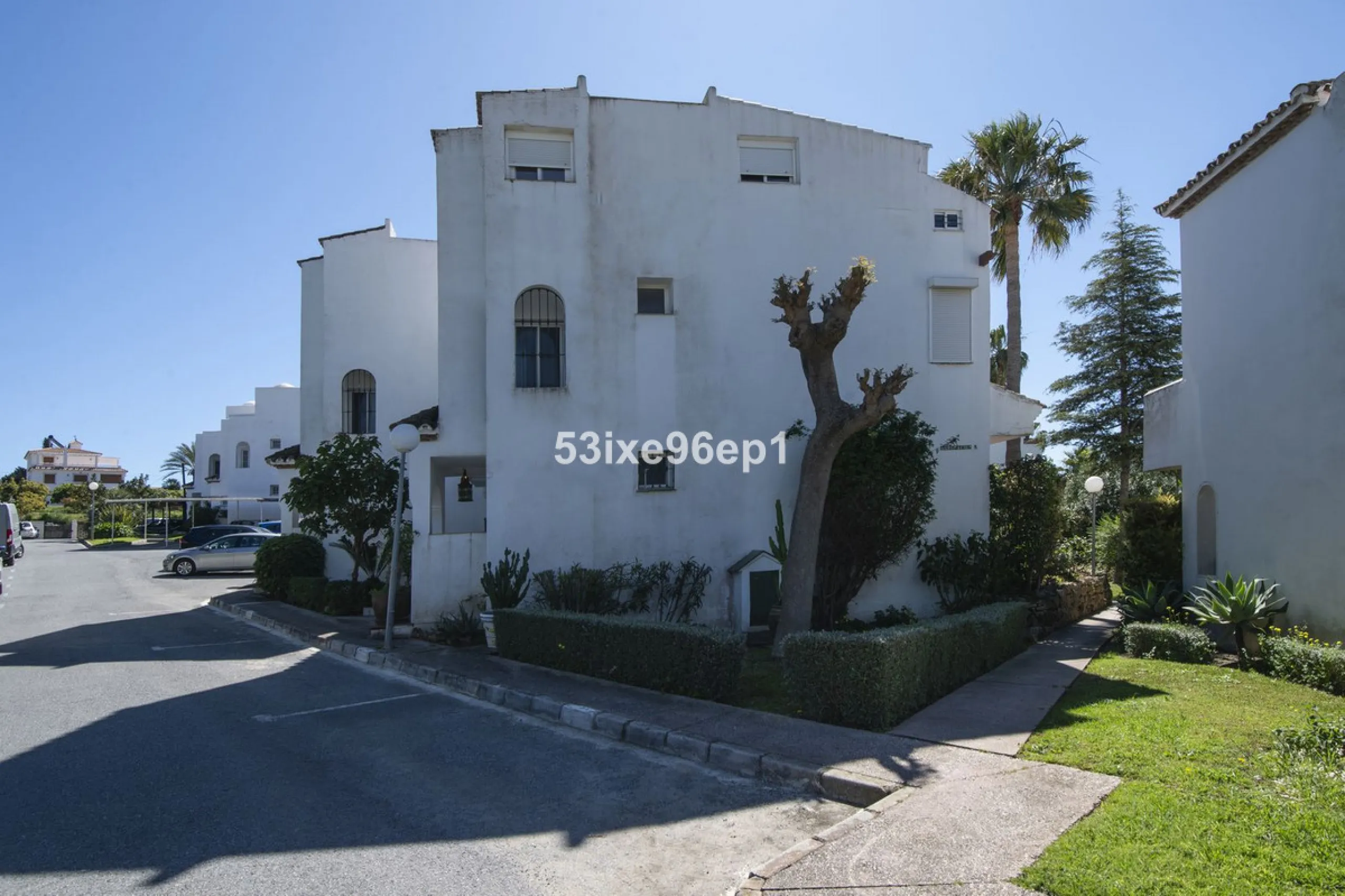 Spacious Semi-Detached Home in El Padrón, Estepona