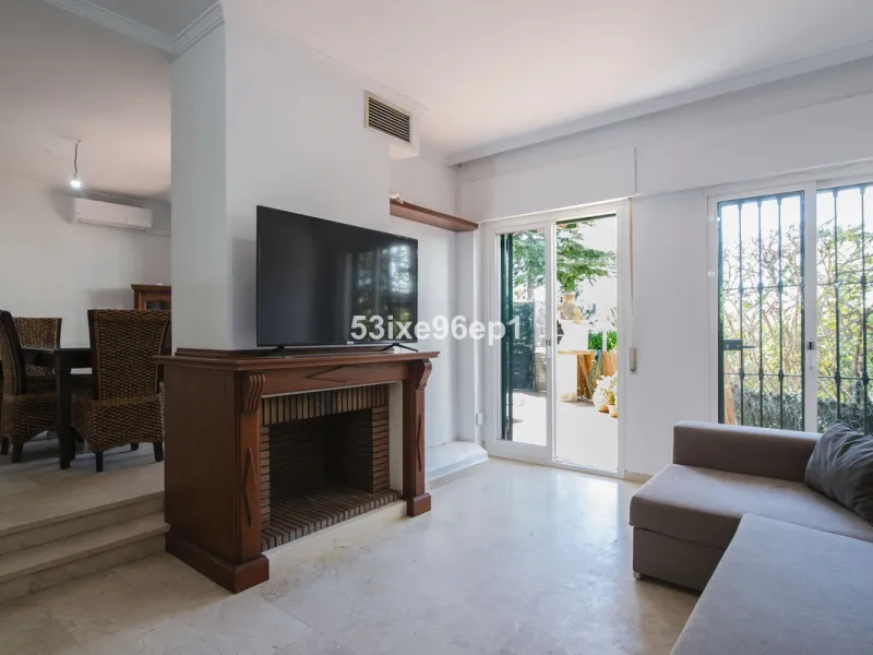 Spacious Semi-Detached Home in El Padrón, Estepona
