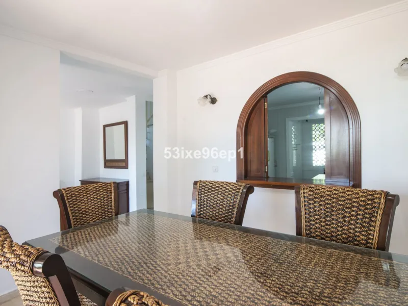 Spacious Semi-Detached Home in El Padrón, Estepona