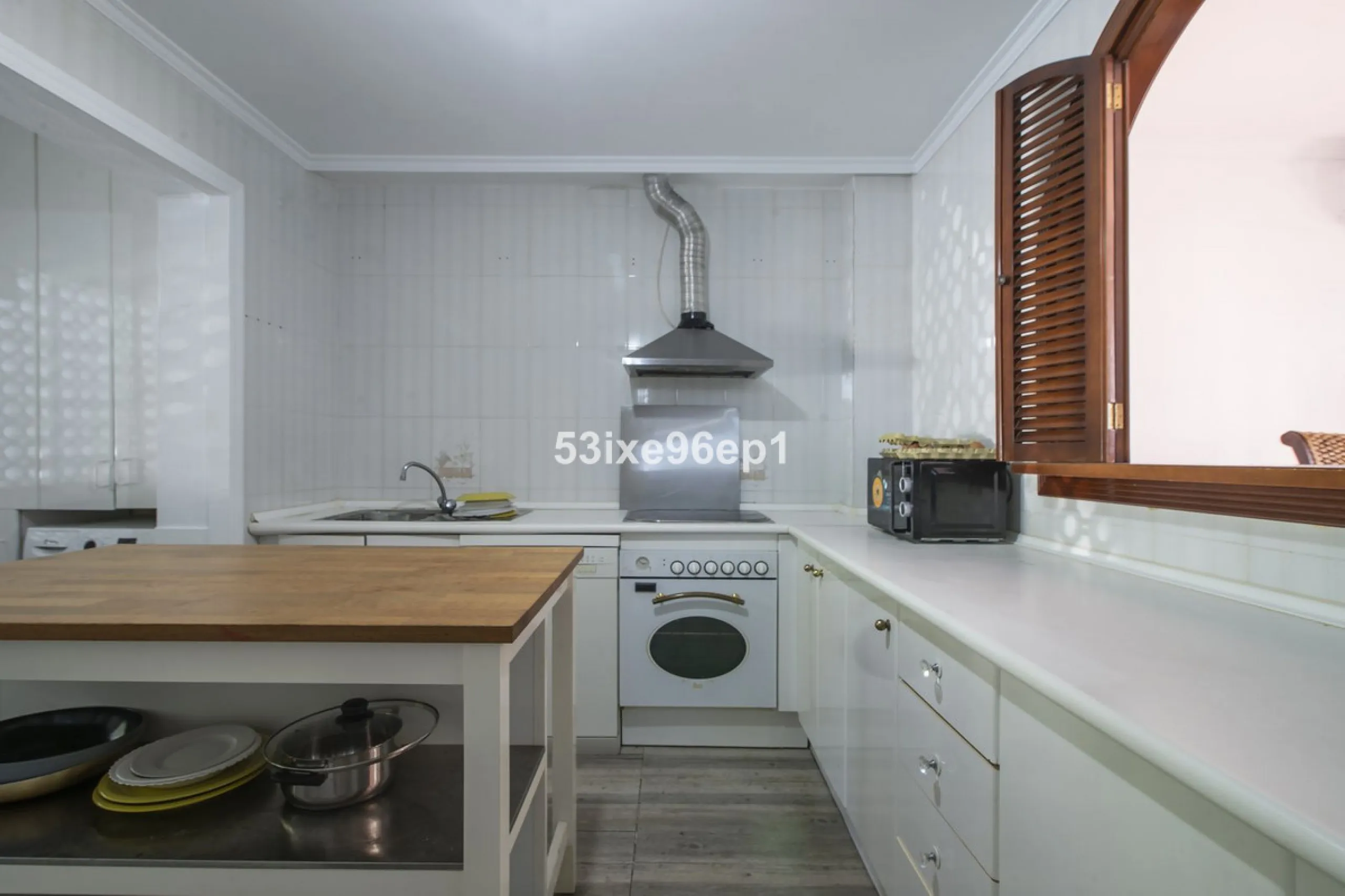 Spacious Semi-Detached Home in El Padrón, Estepona