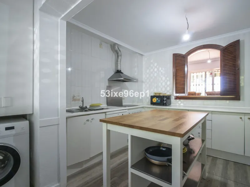 Spacious Semi-Detached Home in El Padrón, Estepona