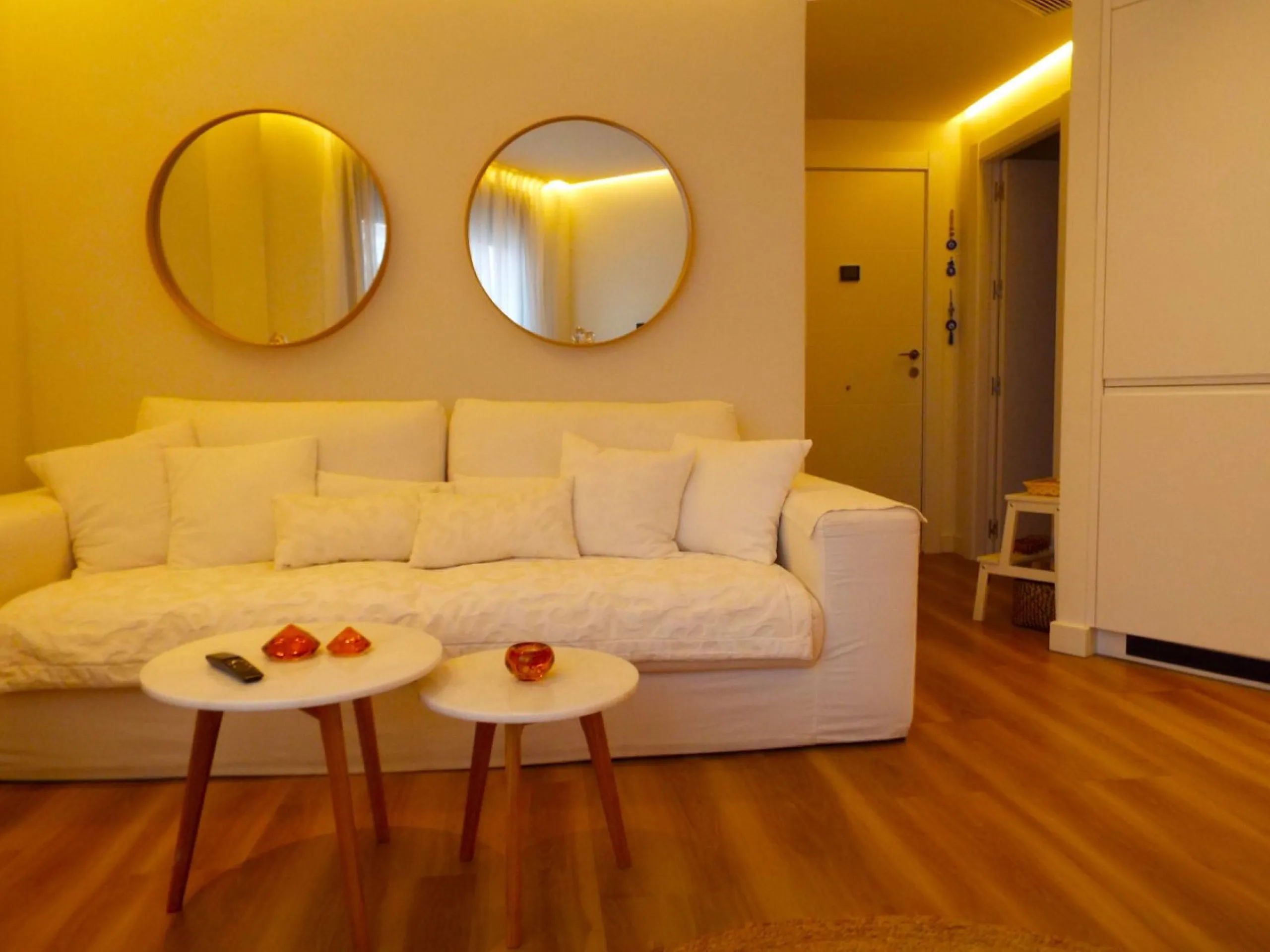 Beautiful and charming apartment for sale in the centre of Estepona, located just a few metres from the iconic La Rada beach, in one of the most sought-after and privileged areas of the town.