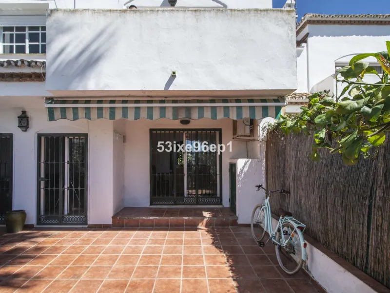 Spacious Semi-Detached Home in El Padrón, Estepona