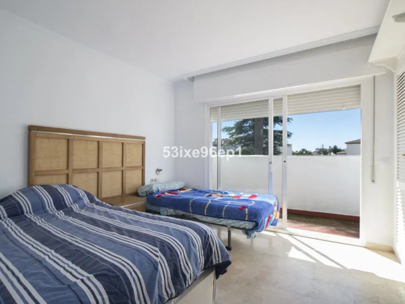Spacious Semi-Detached Home in El Padrón, Estepona