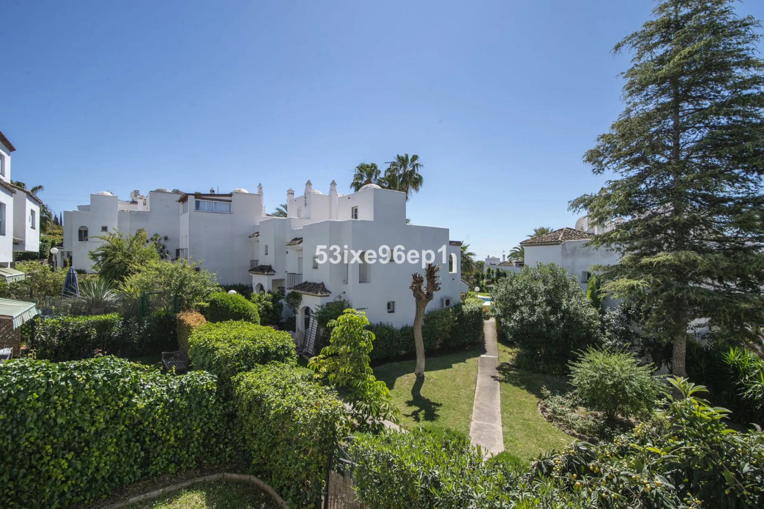 Spacious Semi-Detached Home in El Padrón, Estepona