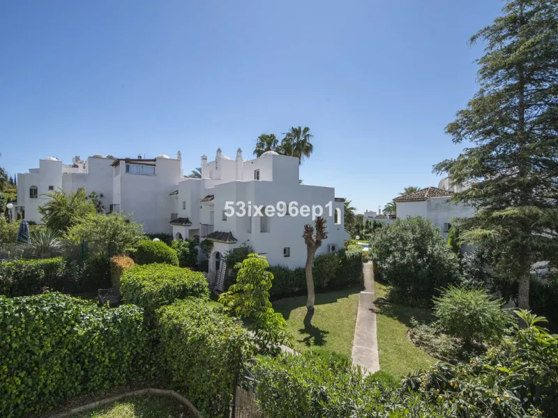 Spacious Semi-Detached Home in El Padrón, Estepona