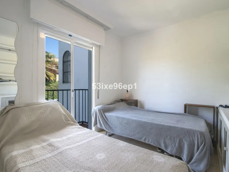 Spacious Semi-Detached Home in El Padrón, Estepona