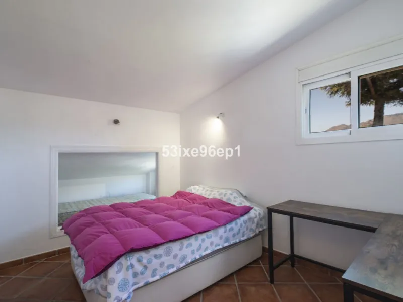 Spacious Semi-Detached Home in El Padrón, Estepona