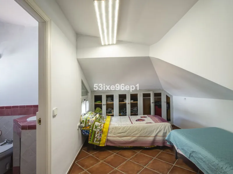 Spacious Semi-Detached Home in El Padrón, Estepona