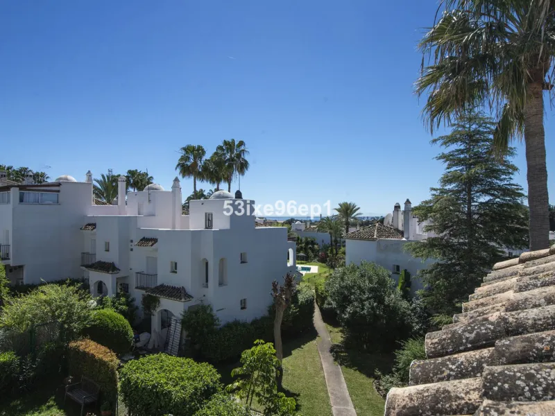 Spacious Semi-Detached Home in El Padrón, Estepona