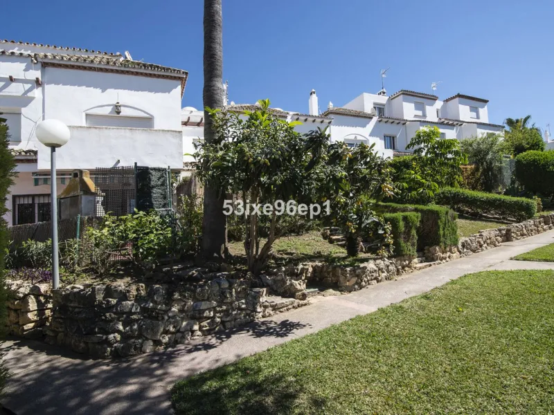 Spacious Semi-Detached Home in El Padrón, Estepona