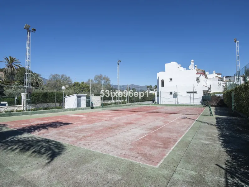 Spacious Semi-Detached Home in El Padrón, Estepona