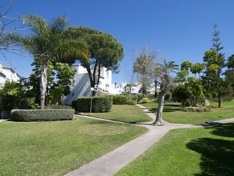 Spacious Semi-Detached Home in El Padrón, Estepona
