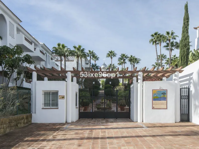 Middle Floor Apartment, Selwo, Costa del Sol.