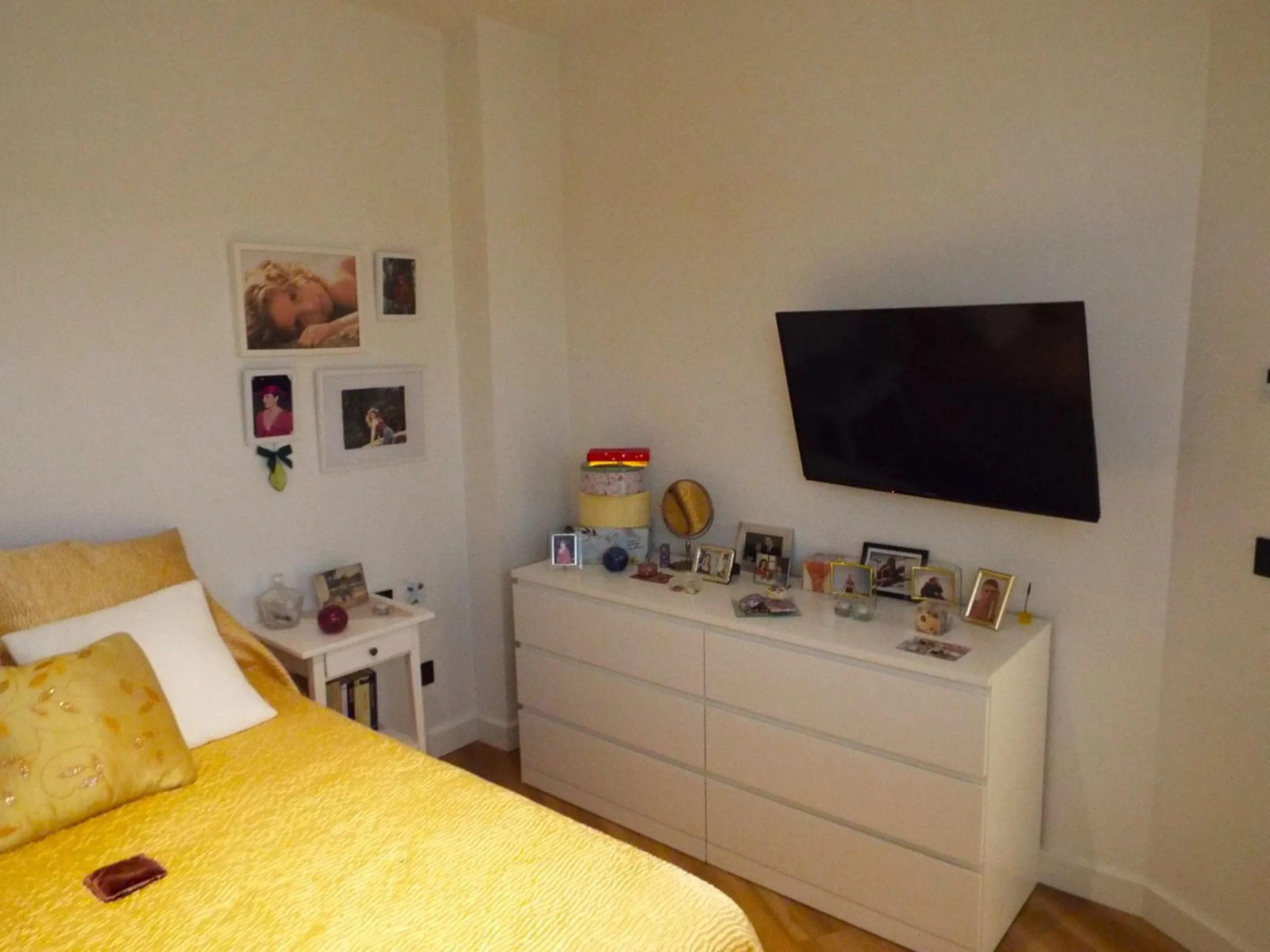 Beautiful and charming apartment for sale in the centre of Estepona, located just a few metres from the iconic La Rada beach, in one of the most sought-after and privileged areas of the town.